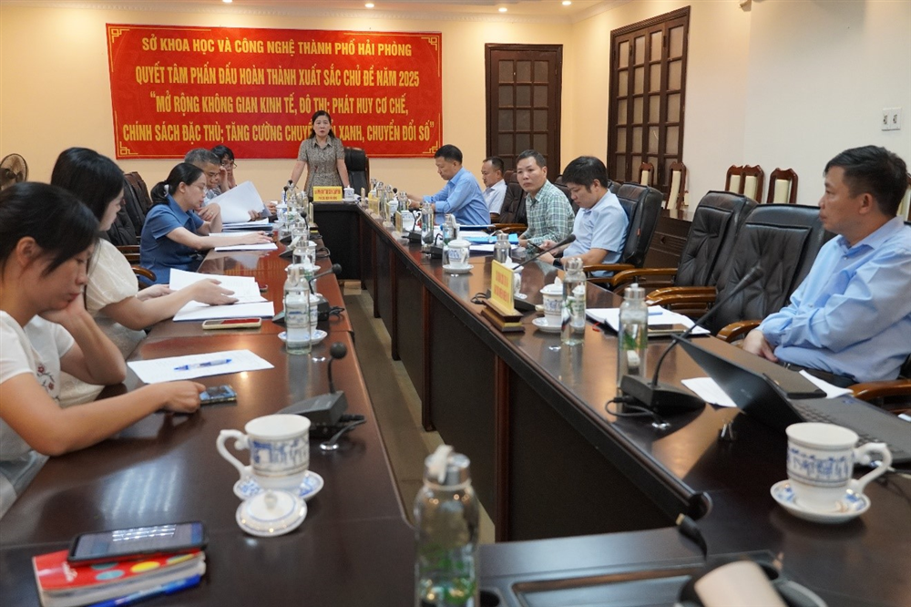 Xây dựng cơ sở dữ liệu và đề xuất giải pháp quản lý các loài động vật và thực vật biển có giá trị kinh tế, đặc hữu, nguy cấp, quý hiếm tại các khu bảo tồn biển và Vườn quốc gia Cát Bà