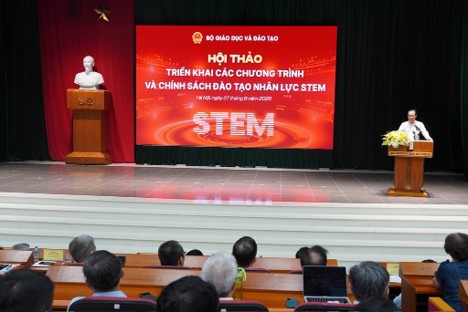 Triển khai chính sách học bổng cho các ngành STEM trọng điểm