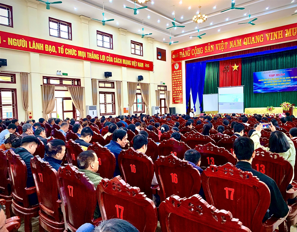 Sở Khoa học và Công nghệ tập huấn kỹ năng số cho đội ngũ cán bộ cấp cơ sở xã Bình Giang