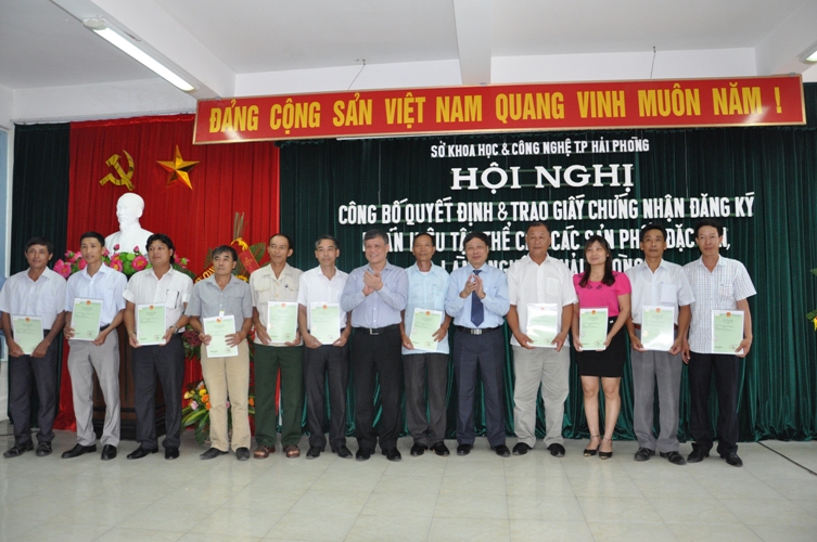 Công bố và trao Giấy chứng nhận đăng ký nhãn hiệu tập thể cho 34 sản phẩm đặc sản, làng nghề thành phố Hải Phòng