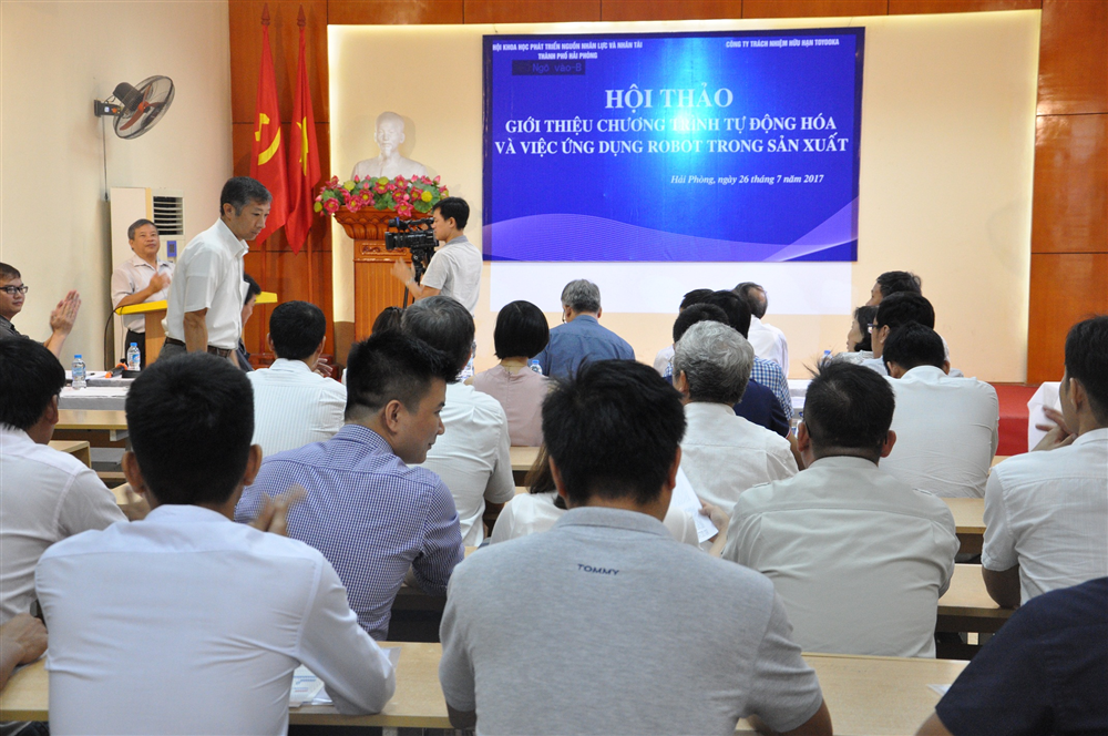 Xúc tiến việc sử dụng robot và thiết bị tự động trong sản xuất