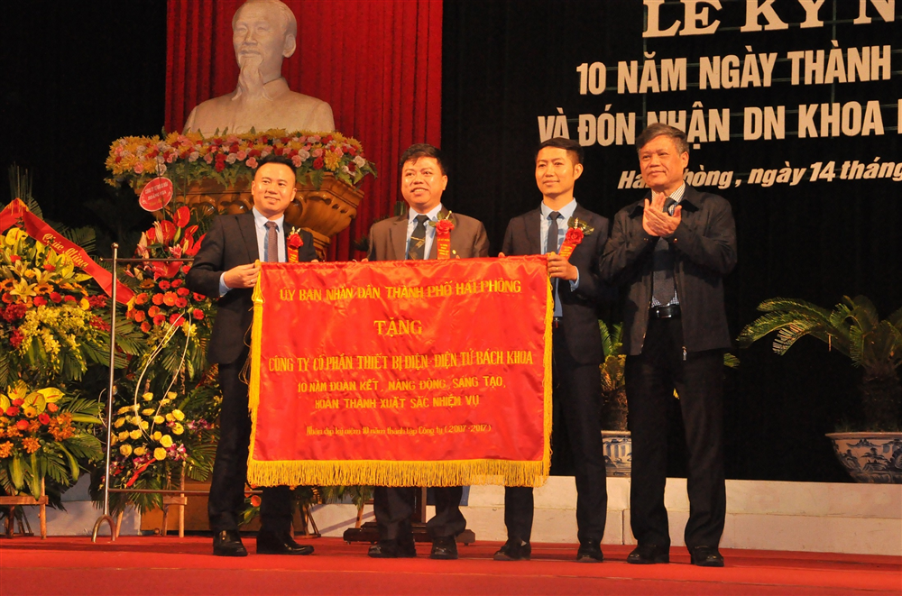 Công ty Cổ phần Thiết bị Điện - Điện tử Bách Khoa: Kỷ niệm 10 năm ngày thành lập và nhận chứng nhận Doanh nghiệp Khoa học và Công nghệ