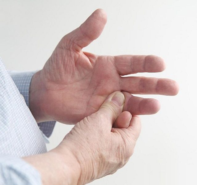 Cứng khớp buổi sáng: Nguyên nhân và hướng điều trị