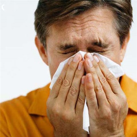 Cẩn trọng với bệnh viêm phổi ở người già khi giao mùa