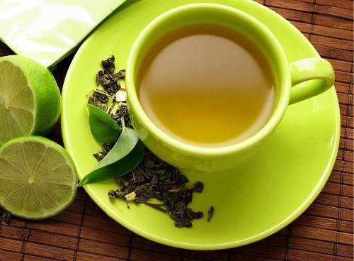Những tác hại không ngờ đối với sức khỏe nếu uống chè xanh sai cách