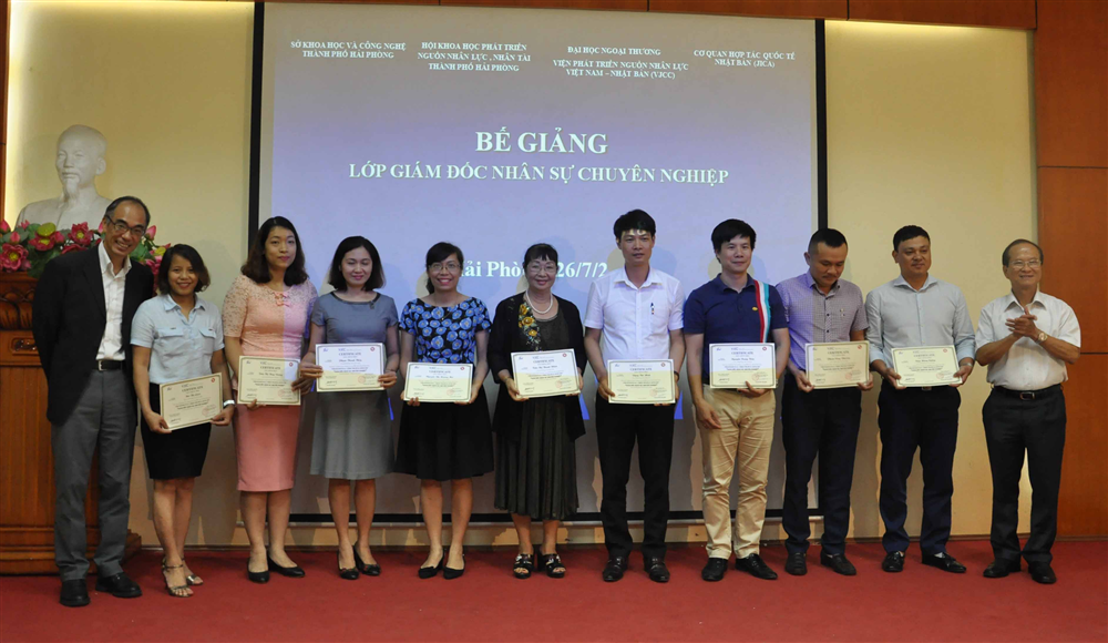 Bế giảng Khóa học đào tạo “Giám đốc nhân sự chuyên nghiệp”