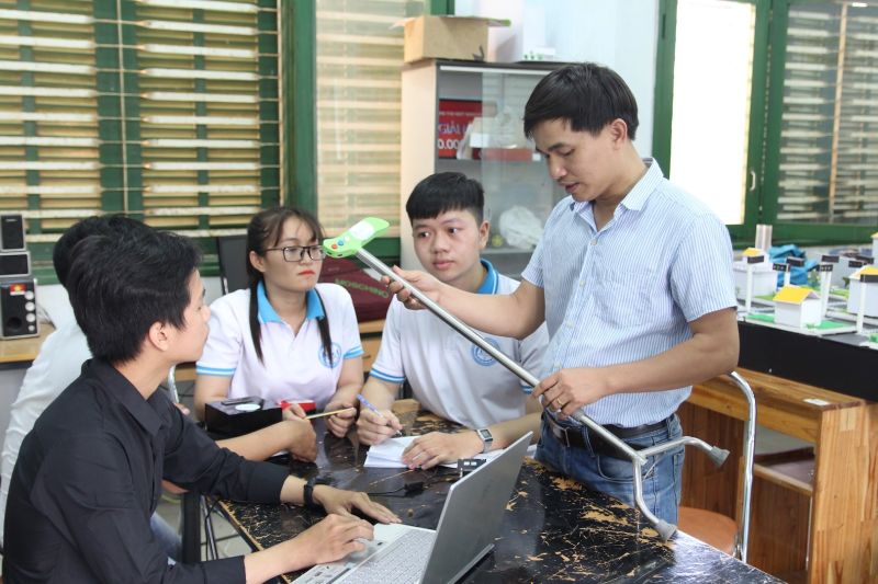 Gậy thông minh hỗ trợ người già