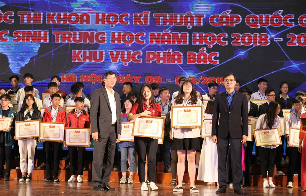 Trao 136 giải thi Khoa học kỹ thuật dành cho học sinh trung học