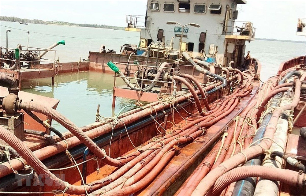 Đánh giá tác động của hoạt động khai thác cát đến môi trường vùng cửa sông ven biển Hải Phòng