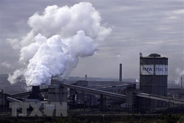 Khí thải phát ra từ một nhà máy ở Scunthorpe, Anh.