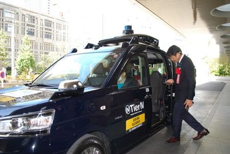 Ngày 5/11, tập đoàn viễn thông KDDI (Nhật Bản) đã phối hợp với một số công ty khởi nghiệp chạy thử loại xe taxi không người lái sử dụng mạng dữ liệu tốc độ cao 5G.