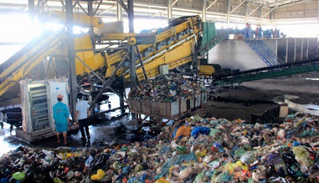 Một nhà máy xử lý chất thải rắn sinh hoạt.