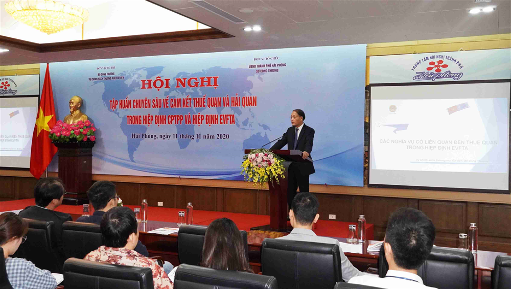 Ông Bùi Quang Hải - Giám đốc Sở Công thương phát biểu khai mạc hội nghị.