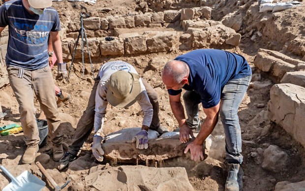 Phát lộ phiến đá đánh dấu ranh giới có niên đại 1.700 năm ở Israel
