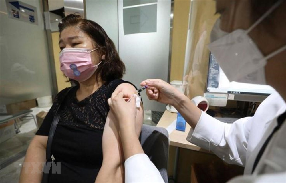 Tiêm thử nghiệm vắcxin cho người dân tại Seoul, Hàn Quốc ngày 22/10/2020