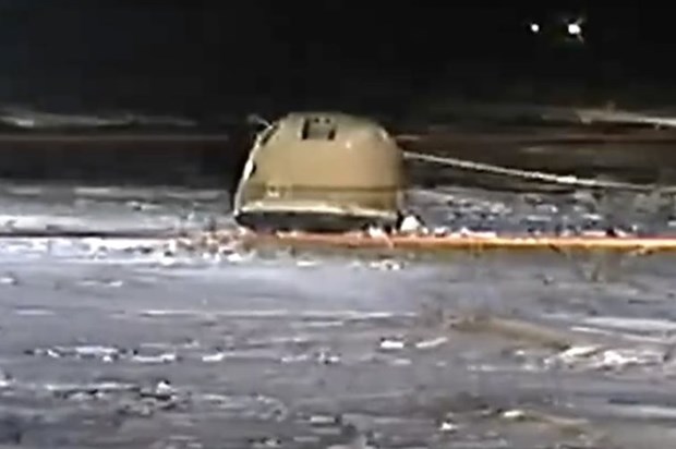 Cận cảnh tàu vụ trũ Thường Nga 5 (Chang'e-5) trở về trái đất.