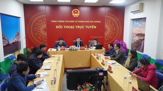 QUang cảnh đối thoại trực tuyến