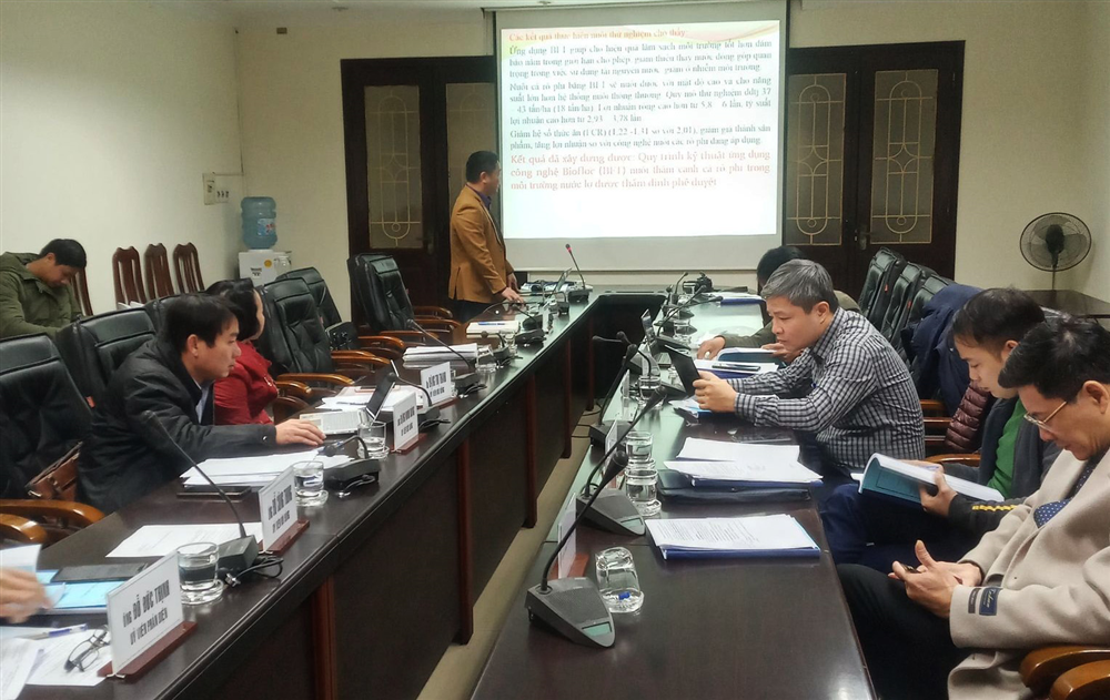 TS. Nguyễn Xuân Thành - Chủ nhiệm đề tài báo cáo kết quả nghiên cứu tại Hội nghị.