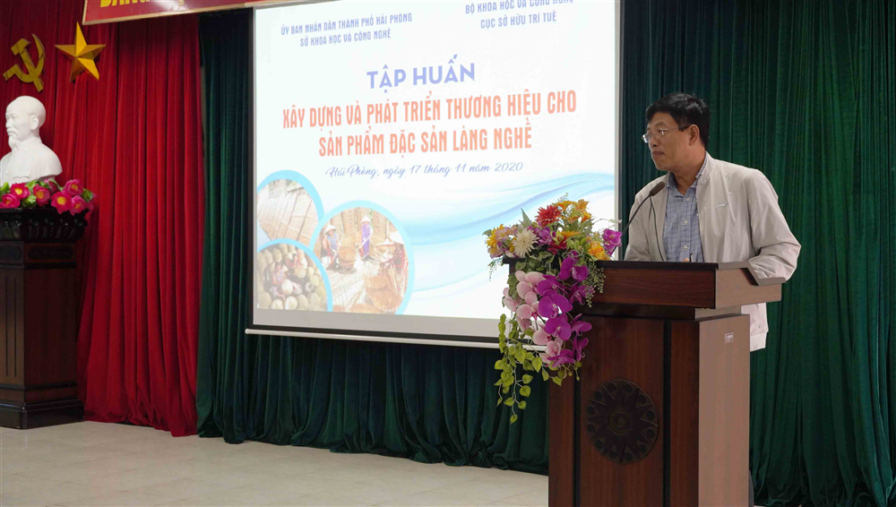 Ông Dương Ngọc Tuấn - Giám đốc Sở Khoa học và Công nghệ phát biểu khai mạc tại Hội nghị