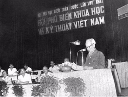 Chủ tịch Hồ Chí Minh phát biểu tại Đại hội đại biểu toàn quốc lần thứ I Hội Phổ biến khoa học, kỹ thuật Việt Nam ngày 18/5/1963. Ảnh tư liệu
