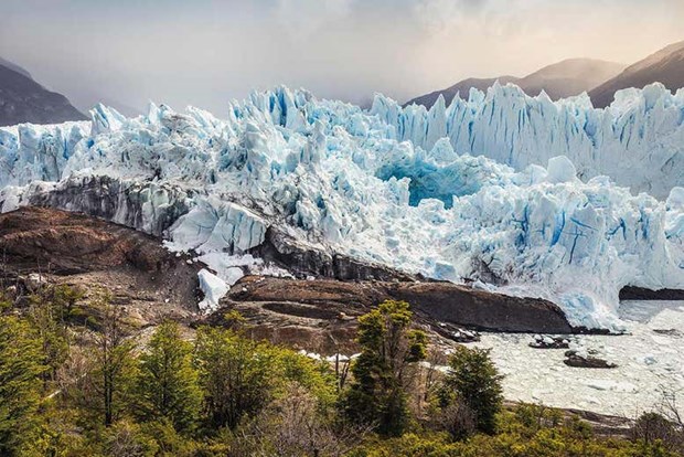 Kết quả nghiên cứu mới nhất của Đại học tổng hợp Lan Châu (Trung Quốc), công bố trên tạp chí Earth’s Future, cho thấy khu vực băng tuyết toàn cầu thu hẹp trung bình khoảng 87.000 km2/năm trong giai đoạn 1979-2016 do hiện tượng ấm lên toàn cầu.