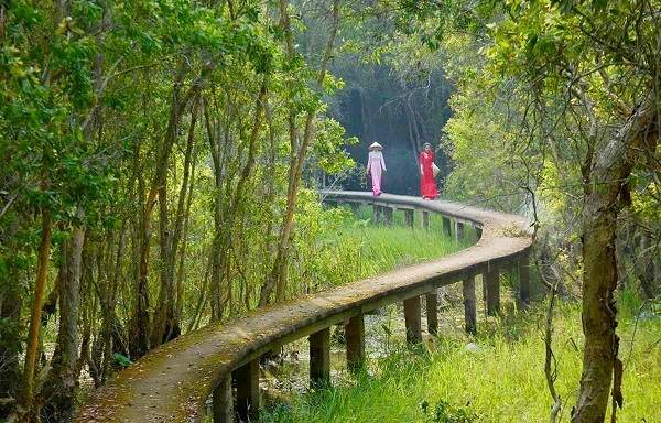 Khu du lịch Làng nổi Tân Lập, xã Tân Lập, huyện Mộc Hóa, tỉnh Long An.