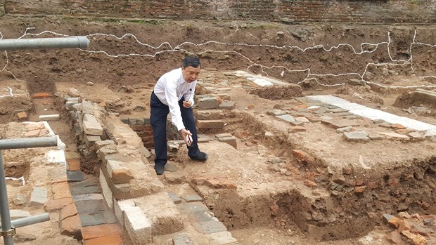 PGS-TS Tống Trung Tín, Chủ tịch Hội Khảo cổ học Việt Nam giới thiệu kết quả khai quật khảo cổ học khu vực điện Kính Thiên.