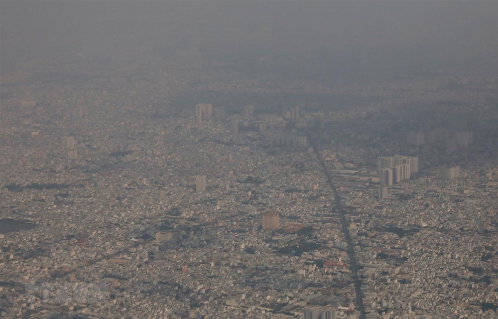 Ô nhiễm không khí tại Thành phố Hồ Chí Minh (ảnh chụp lúc 13 giờ 20 phút ngày 23/1/2021).