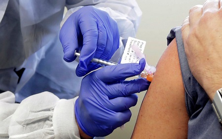 tiêm vaccine ngừa Covid-19 tại Anh