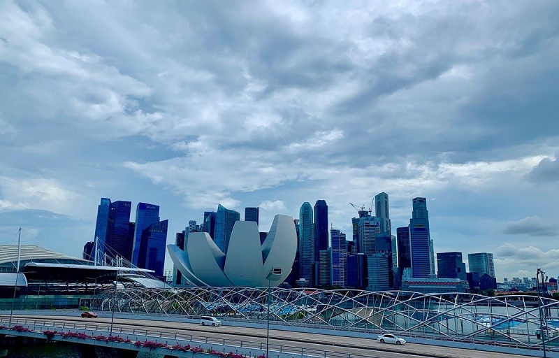 Singapore đứng đầu châu Á và đứng thứ 21 trên toàn cầu trong tổng số 115 quốc gia xếp hạng chuyển đổi năng lượng, trên một số nền kinh tế lớn như Mỹ và Canada.