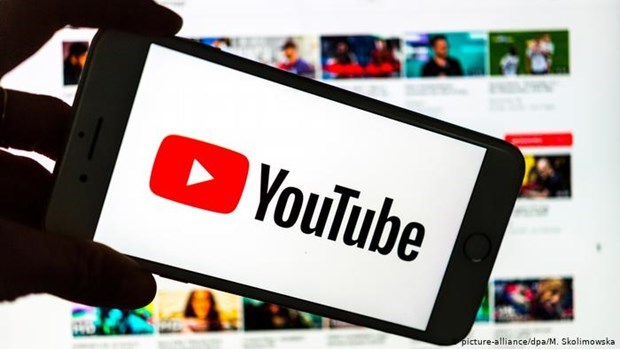 Nền tảng chia sẻ video trực tuyến YouTube ngày 20/7 đã ra mắt cách thức mới để các chủ video nhận được tiền ủng hộ từ người hâm mộ thông qua một tính năng gọi là Super Thanks (tạm dịch: Cảm ơn vô cùng), giữa lúc nền tảng này muốn thu hút thêm nhiều nhà sáng tạo nội dung Youtube (còn gọi là Youtuber).