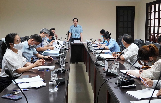 Ông Bùi Thanh Tùng, Phó Giám đốc Sở Nông nghiệp và Phát triển nông thôn chủ trì hội nghị.