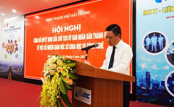 Giám đốc Sở Khoa học và Công nghệ Trần Quang Tuấn phát biểu nhận nhiệm vụ.