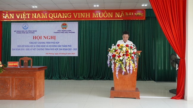 Đồng chí Trần Quang Tuấn, Giám đốc Sở Khoa học và Công nghệ phát biểu tại Hội nghị.