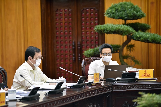 Phó Thủ tướng Vũ Đức Đam và Bộ trưởng Bộ KH&CN Huỳnh Thành Đạt