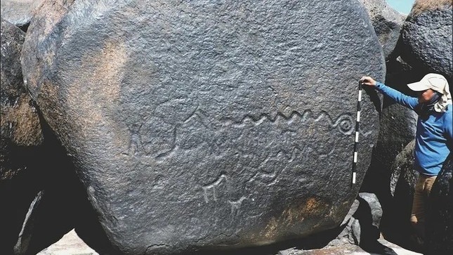 Phát hiện tác phẩm nghệ thuật trên đá 2.000 năm tuổi