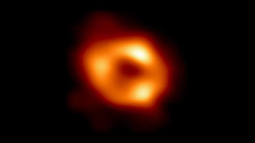 Chứng kiến hố đen siêu lớn thức giấc, nuốt chửng vật chất xung quanh