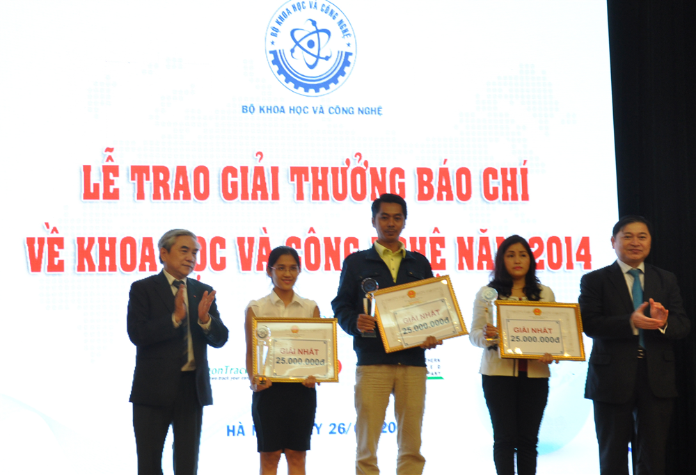 Trao giải thưởng báo chí về KH&CN năm 2014