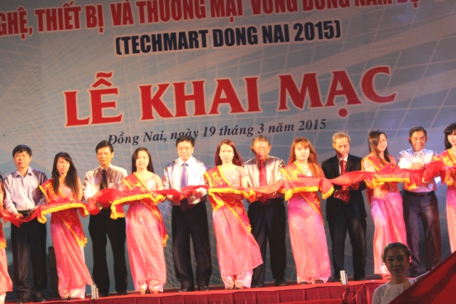 Khai mạc Chợ Công nghệ, thiết bị và thương mại vùng Đông Nam bộ - Đồng Nai 2015
