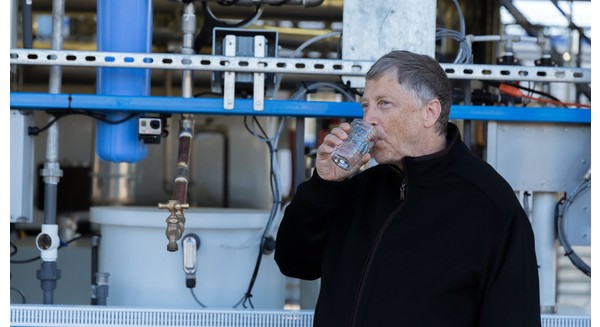 Bill Gates mang chiếc máy biến "phân" thành nước sạch tới châu Phi