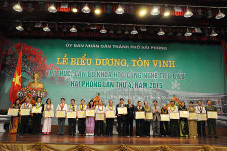 Biểu dương, tôn vinh trí thức, cán bộ khoa học công nghệ tiêu biểu Hải Phòng lần thứ 4