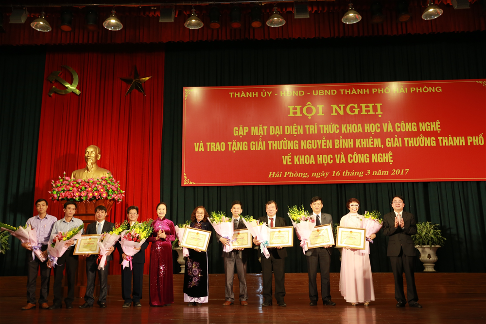 Hải Phòng:  Trao tặng Giải thưởng Nguyễn Bỉnh Khiêm, giải thưởng Thành phố về Khoa học và Công nghệ năm 2016