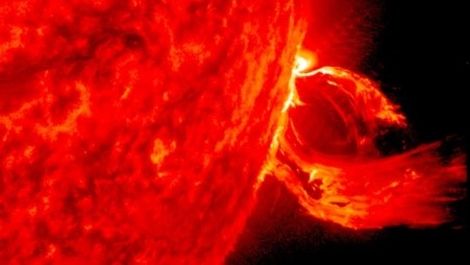 Bão mặt trời có khả năng làm suy yếu từ trường của Trái đất