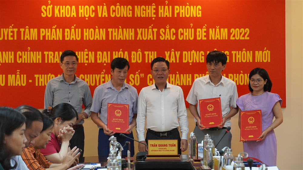 Sở Khoa học và Công nghệ: Công bố Quyết định về việc hợp nhất biên chế và điều động, bổ nhiệm công chức