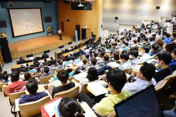 Hàn Quốc ứng dụng sách giáo khoa kỹ thuật số vào năm 2025