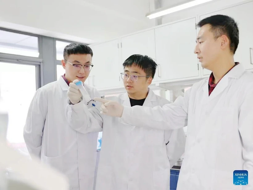 Trung Quốc phát triển vaccine hít dạng bột phòng các bệnh đường hô hấp
