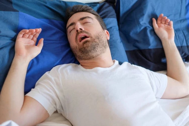 Ngủ ngáy và 5 dấu hiệu bất thường của chứng ngưng thở khi ngủ do tắc nghẽn