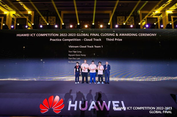 Sinh viên Việt Nam giành giải Ba tại cuộc thi công nghệ Huawei