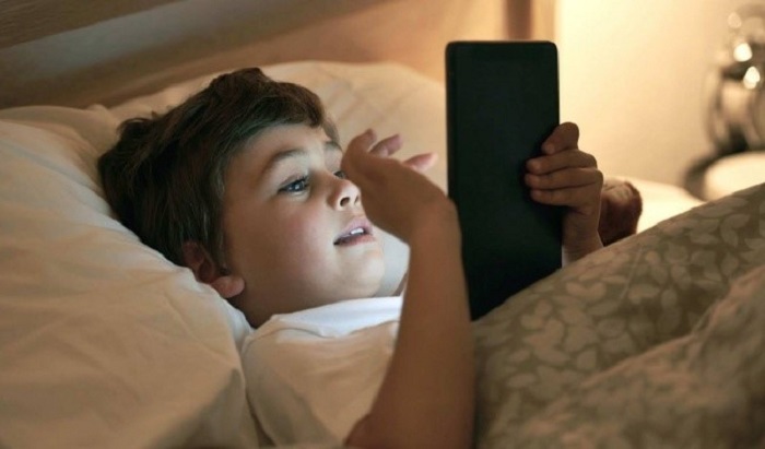 Sử dụng điện thoại trước khi đi ngủ - Những tác hại tiềm ẩn