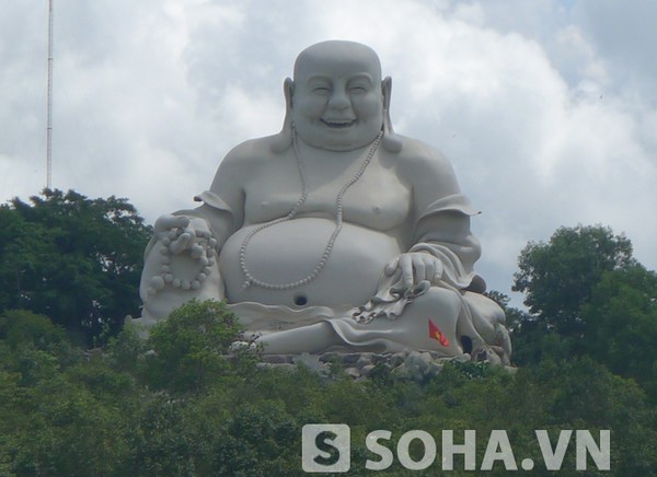 Tượng Phật Di Lặc trên núi Cấm đạt kỷ lục Châu Á 
